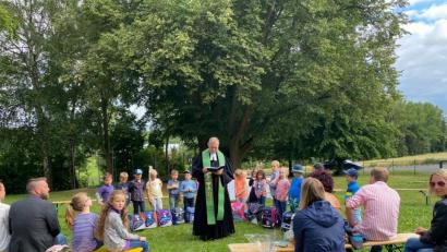 Bild: Kinderhaus Pechbrunn/exb
Pfarrer Klaus Wening gestaltete die Andacht zur Verabschiedung der Vorschulkinder im Kinderhaus der Gemeinde Pechbrunn.