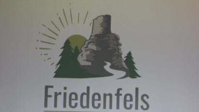 Repro: exb
Die Bürger sind nun aufgefordert, einen Slogan zum neuen Logo – hier abfotografiert bei der Gemeinderatssitzung – zu nennen. "Die Perle am Steinwald" war ein Vorschlag der Verwaltung.