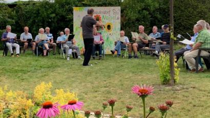 Bild: Ilona Daubner/exb
Ein idyllisches Plätzchen hatte der Männergesangverein "Max Reger" zu einer weiteren Singstunde im Freien am Nageler See gefunden.