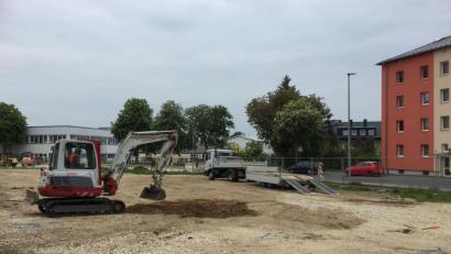 Bild: eik
Auf diesem Grundstück an der Breslauer Straße haben Experten mit einem Minibagger einen Blindgänger freigelegt.