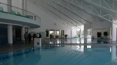 Bild: pz
Zuversichtlich ist der Zweckverband Sibyllenbad im Hinblick auf den Neubeginn (im Bild die Badehalle des Kurmittelhauses bei einer Begegnung kurz vor der Wiedereröffnung).