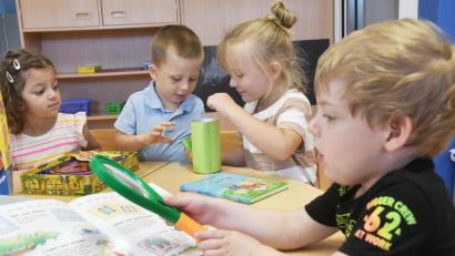Bild: Gabi Schönberger
Die Kleinen des Kindergartens St. Joseph profitieren nicht nur in den Ferien von der "Sprach-Kita". Das Bundesprojekt, für das in Neustadt Irene Kellner verantwortlich ist, soll sogar bis Ende 2022 fortgeführt werden.