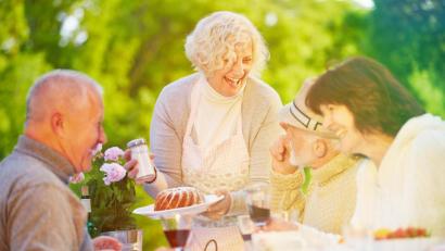 Bild:  Robert Kneschke - stock.adobe.com
Machen Sie Ihren Freunden doch mal wieder eine Freude und backen Sie einen Kuchen.