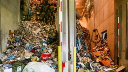 Bild: Hösamer
Der Müll-Bunker in Schwandorf. Dort landet Abfall aus Amberg.