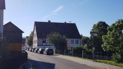 Bild: kro
Für das Kinderhaus "Tillenzwerge" (Bild) in Bad Neualbenreuth wird demnächst eine Bedarfsanalyse erstellt – auch im HInblick auf die Sanierung des historischen Fachwerk-Gebäudes.