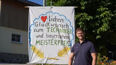 Bild: fvo
Am heimischen Fullertnhof in Woppenrieth wurde der "neue Techniker" Christoph Ertl gebührend empfangen