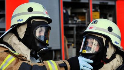 Bild:  Paul Zinken/dpa
Einsatz mit schwerem Atemschutz (Symbolbild): Für die Ehrenamtlichen der Feuerwehr ist das Schwerstarbeit. Und die ist nicht selbstverständlich.