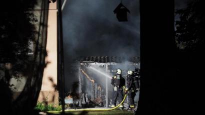 Bild: Petra Hartl
Der Brand eines Wohnhauses in Rosenberg (Kreis Amberg-Sulzbach) hat die Feuerwehren Sulzbach, Rosenberg und Siebeneichen ganz schön gefordert. Das Verhalten eines Nachbarn auch.