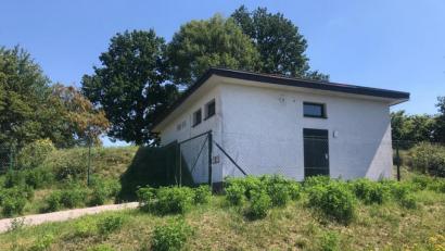Bild: Wilhelm Amann
Der Zweckverband - hier sein Betriebsgebäude in Diepoltshof bei Nabburg - investiert weiter in die Erneuerung des maroden Leitungsnetzes.
