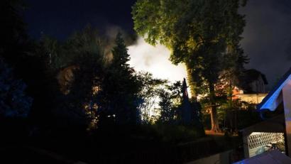 Bild: Petra Hartl
Sieben Stunden waren drei Feuerwehren in Rosenberg im Löscheinsatz. Nachbarn danken dafür in einem Brief - und distanzieren sich von einem Anwohner, der Einsatzkräfte von seinem Hof verwiesen hat.