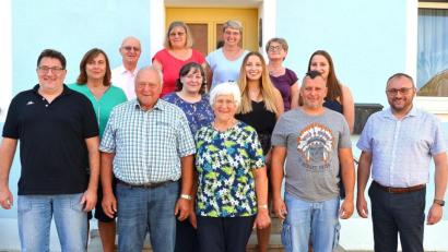 Bild: fjo
Die ganze Familie freut sich mit Gerlinde Hanauer (vorne, Mitte) zur Feier des 80. Geburtstags.