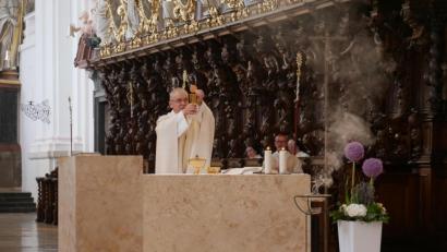 Bild: hmr
50. Priesterjubiläum feierte der in Netzstahl bei Waldsassen geborene Pfarrer in Ruhe Hans Riedl in der Basilika.