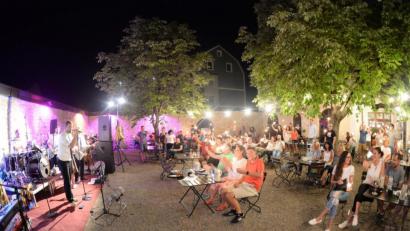 Bild: Andreas Brückmann
Die Funky Blues Rabbits legten beim Kummert Bräu in Amberg eine "Doppelschicht" ein. Zweimal vor jeweils 150 Gästen gaben sie ihren ersten Liveauftritt des Jahres.