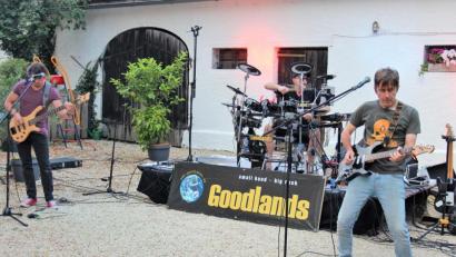 Bild: stg
Die drei Herren von "Goodlands" drehten beim Open Air der Kulturfreunde Kaibitz mächtig auf.