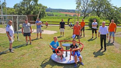 Bild: mef
Die Kinder konnten es gar nicht erwarten, die neuen Spielgeräte in Beschlag zu nehmen.