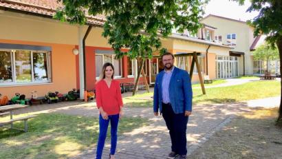 Bild: stg
Bürgermeister Hans Walter und stellvertretende Einrichtungsleiterin Cindy Lautner ließen ein ungewöhnliches Kinderhaus-Jahr Revue passieren.