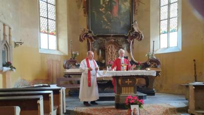 Bild: Ingrid leser/exb
Pfarrer Jaroslav Sasek (links) und Pater Klaus Kniffki gestalteten den Festgottesdienst.