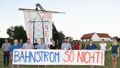 Bild: no
Das Führungsteam der Interessengruppe mit der Sprecherin Pia Huber (Dritte von rechts), Bürgermeister Dieter Dehling (Vierter von links) und seinem Vize Benjamin Hiltl (links).