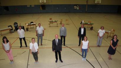 Bild: kro
Das neu gewählte Vorstandsteam der TG Tirschenreuth mit (vorne von links) Anja Wolf, Nadine Staufer, Vorsitzender Wolfgang Rahm, Julia Malzer und Gudrun Betzl sowie (hinten von links) Johannes Malzer, Günter Schedl, Reinhard Bachmeier, Bürgermeister Franz Stahl und Christiane Faget-Malzer.