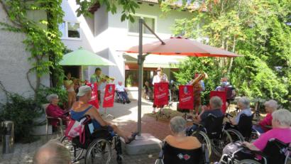 Bild: adj
Die Waldnaabtaler Bauernmuse mit (von links) Angela Schramek, Harald Faltenbacher, Michael Erfurt, Helmut Kutz und Sebastian Grünbauer.