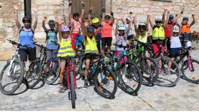Bild: bjo
Bei der Pfarrkirche in Schmidmühlen startet die Radtour.