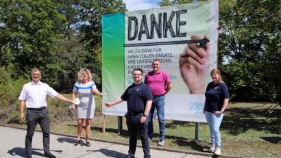 Bild: jma
Felix Graf (Mitte) und Julia Crämer (re.) freuen sich über die Spenden von Gerhard Ruhland (li.), Beate Merkel (2.v.l.) und Reiner Vater.