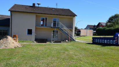 Bild: fla
Viele Gewerke zur energetischen Optimierung des Gemeindehauses wurden in der Sitzung des Marktrats vergeben, damit die Arbeiten zügig vonstatten gehen können wie hier im Gemeindehaus.
