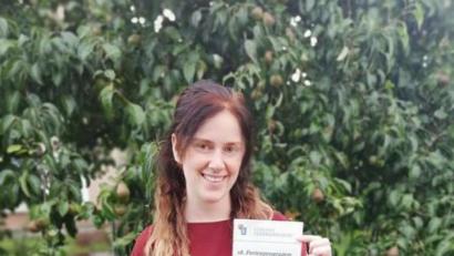 Bild: Julia Meidinger
Die neue Jugendbeauftragte Julia Meidinger hat die Heftchen mit dem Ferienprogramm bereits in Schule und Kindergarten verteilt. Sie hofft, dass die Kinder möglichst oft mitmachen, um am Ende einen tollen Preis zu ergattern.