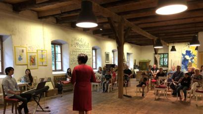 Bild: Johann Maierhofer
Das Publikum verfolgte die Darbietungen der beiden Künstler aus Japan.