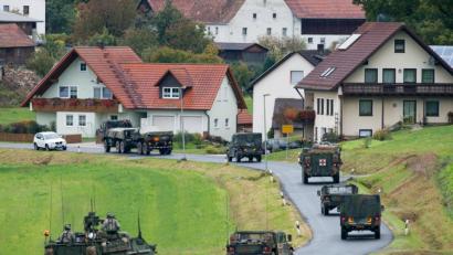 Symbolbild: Armin Weigel/dpa
Präsident Trump plant zukünftig mit weniger US-Soldaten in Deutschland.