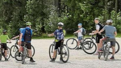 Bild: ads
Die Ministranten von Hl. Dreifaltigkeit hatten Spaß auf einer Radtour.