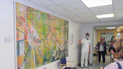 Bild:  Klinikum/Dietl 
Die Bilder, die während des Kunstprojekts entstanden waren, sind jetzt in der Klinik für Strahlentherapie zu sehen.