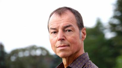 Bild: Kathie Wewer
Horst Eckert, der Meister des Politthrillers, sorgt im Oktober für Hochspannung im Capitol.