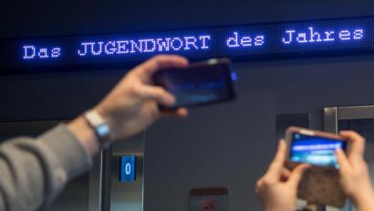 Archivbild: Peter Kneffel/dpa
Falls 2020 wieder ein "Jugendwort des Jahres" gewählt werden sollte, gilt im Hause Müller "safe" als Favorit.