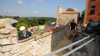 Bild: Joachim Gebhardt
Im Bereich des Kindergartens St. Marien nutzte man die dortige Zwangspause, um die Stadt- und Zwingermauer zu sanieren und neu einzudecken.