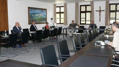 Bild: Stefan Malzer, Landkreis Tirschenreuth/exb
Am Landratsamt Tirschenreuth gab es ein Arbeitsgespräch zum Thema Klimaschutz.