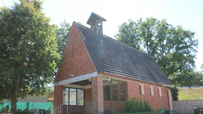 Bild: gru
Das Leichenhaus auf dem Edelsfelder Friedhof ist in die Jahre gekommen. Der Gemeinderat hat sich auf die Grundzüge einer neuen Aussegnungshalle verständigt und will deren Bau jetzt auf den Weg bringen.