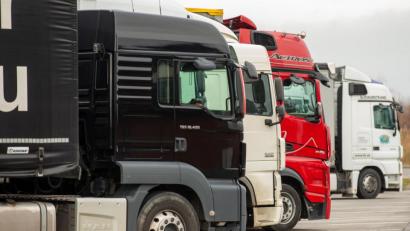 Bild: Daniel Schäfer/dpa
Als der Fahrer schlief, klauten unbekannte Diesel-Diebe 500 Liter Kraftstoff aus einem Sattelzug auf einem Parkplatz zwischen Etzenricht und Kohlberg.