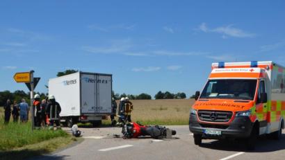 Bild: dob
Ein 56-jähriger Biker aus Neustadt/WN kommt bei einem Unfall in der Nähe von Eslarn zu Schaden. Allerdings hat er Glück im Unglück und kommt nach ersten Feststellungen mit mittelschweren Verletzungen davon. Er wurde in stationäre Behandlung in die Klinik verbracht.