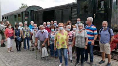 Bild: ksa
Maskenpflicht gilt auch in der Dampfbahn Fränkische Schweiz. Mit Rücksicht auf die Waldbahngefahr setzte sie für die Fahrt der Aquarienfreunde aus Sulzbach-Rosenberg allerdings eine Diesellok ein.