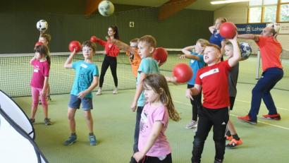 Bild: Gabi Schönberger
Insgesamt 33 Kinder nehmen an der "Ball Academy" teil, nur 5 davon kommen im Rahmen des Ferienprogramms.