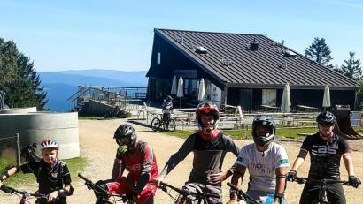 Bild: exb
Die Jugend des RV Eintracht Elbart ist begeistert von den Strecken im Bikepark am Geißkopf.