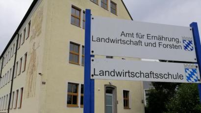 Bild: Völkl
Im Gebäudekomplex des Landwirtschaftsamtes ist auch die Schule untergebracht.