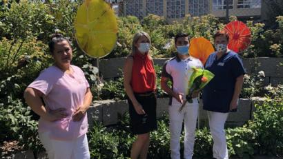 Bild: exb
Glückwünsche zum erfolgreichen Abschluss als Altenpfleger (von links): Praxisanleiterin Franziska Freund, Heimleiterin Marina Fink, Rahin Zaiinayatullah und Pflegedienstleiterin Gabriele Eckl.