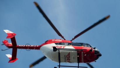 Symbolbild: Stefan Sauer
Ein Rettungshubschrauber brachte den 43-Jährigen in eine Klinik.