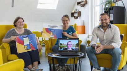 Bild: Landratsamt Tirschenreuth/exb
Die Initiatoren der Aktionswoche zur Grenzöffnung, von links Christina Ponader, Doris Kick und Christian Walter von der C3 Marketingagentur; zu sehen auf dem Bildschirm Dr. Jennifer Scheffler.
