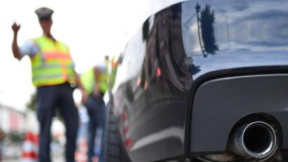 Bild: Uwe Anspach/dpa
Die Polizei in Nürnberg hat erneut in der Tuning-Szene kontrolliert.