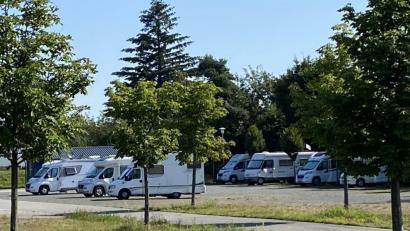 Bild: dob
Der Platz hinter dem Festplatz in Vohenstrauß wird von Caravanfreunden gerne angenommen. Ein Camper reiht sich an den anderen.