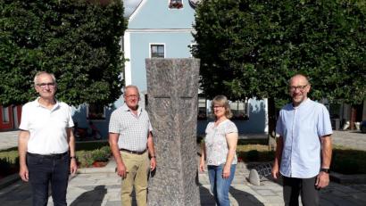 Bild: rn
Der Seniorenbeauftragte Klaus Lehl (Zweiter von links) tauscht sich mit GeHiH-Vorstand Karl Lorenz (rechts) und den Geschäftsführern Elisabeth Gottsche und Jochen Sertl aus.