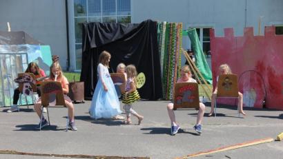 Bild: jzk
Viel Spaß hatten die Kinder bei der Aufführung des Mini-Musicals „Der verzauberte Wald“.